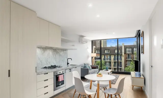 228/23 Blackwood Street 1