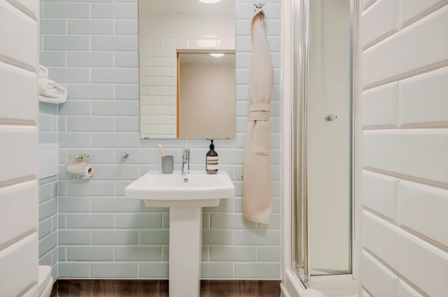 Queens Drive 17180# 2