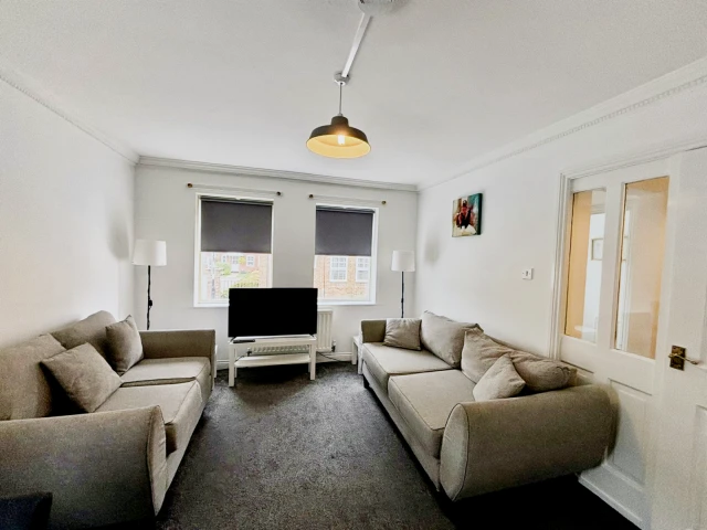 St Giles Close, DH1 1XH 1