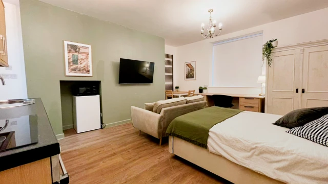 Flat 3 , Princes Road , L8 1TH 4