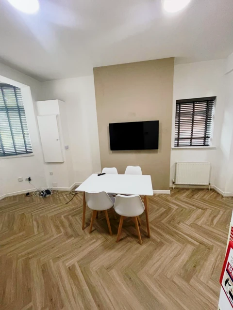 32A, Cardigan Road , LS6 3AG 3
