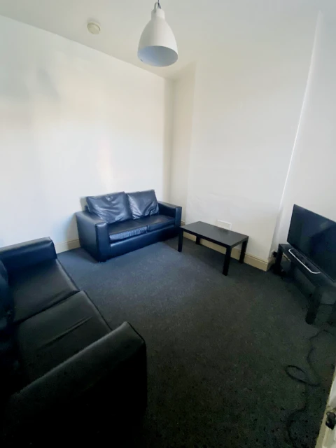 Vermont Villas, HU5 1NQ 2