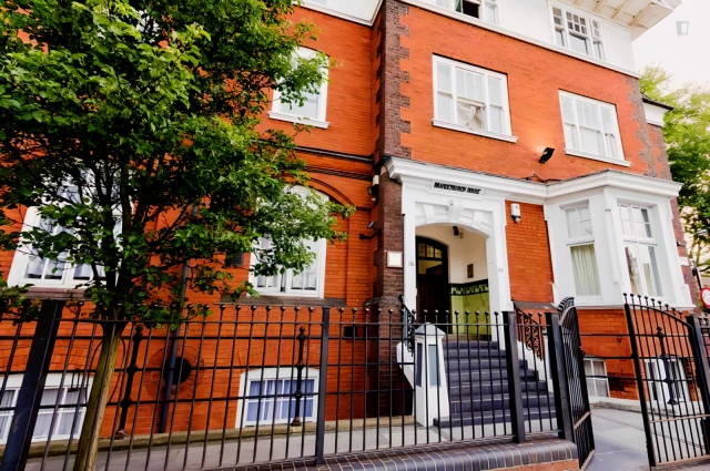 Fulham Palace Road 18644# 2