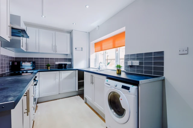 Derby Grove, NG7 1PF 1