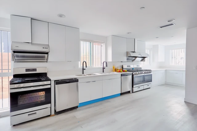 1430 W 37th St 3