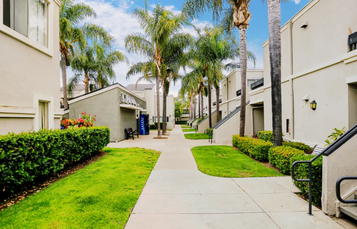 2885 Fairview Road - Costa Mesa student accommodation