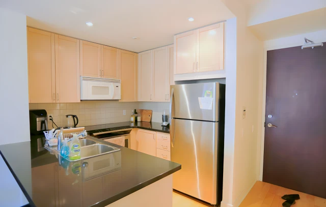 1212 - 85 Bloor St E 1