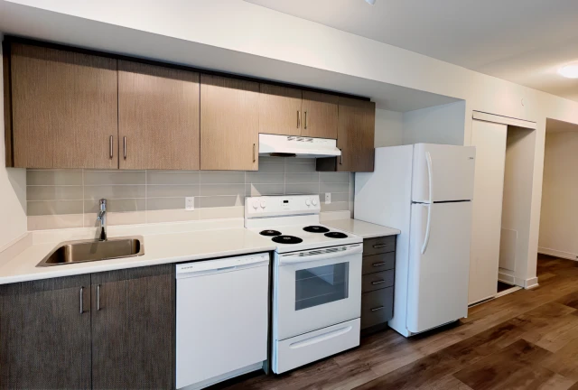 804R - 231 College St 3