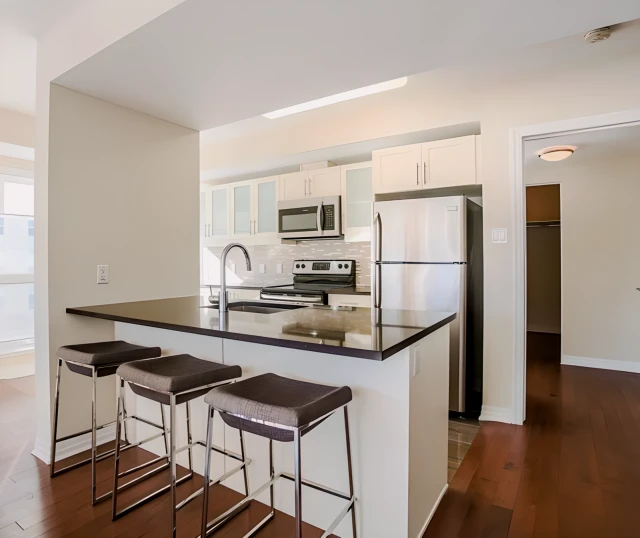 301-195 BESSERER STREET 4