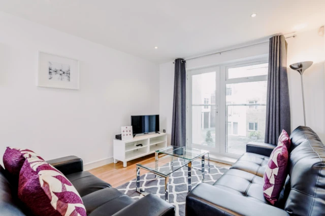 apartment near Wey View Court, Walnut Tree Close 1