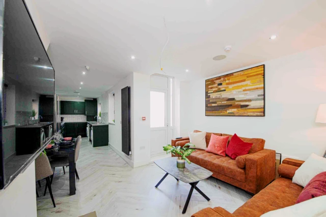 47 Woodcroft Road, L15 1