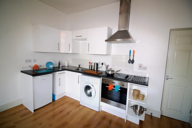 Flat C, London Road, LE2 1EG 1