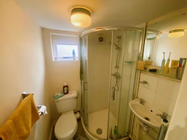 East Park Road, LE5 5HH 3