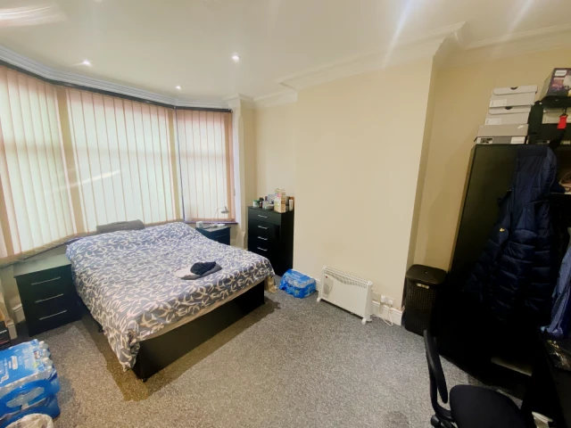 East Park Road, LE5 5HH 1