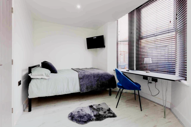 18 Cranborne Road, L15 4