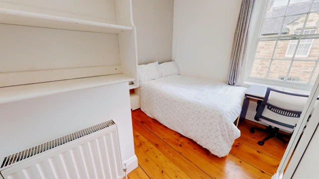 Neville Street, DH1 4EY 4
