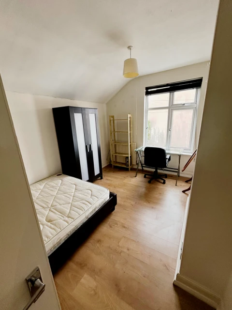 Frederick Street, LE11 3BJ 4