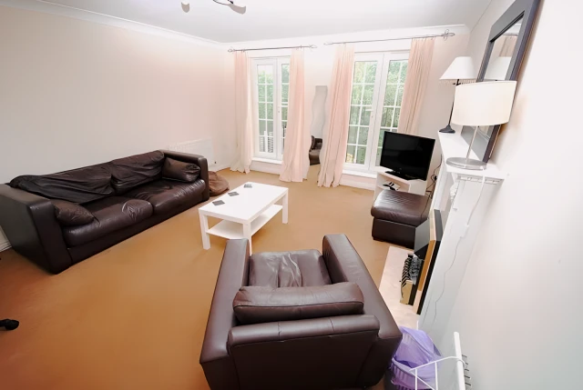 Goldfinch Close, LE11 3HG 1
