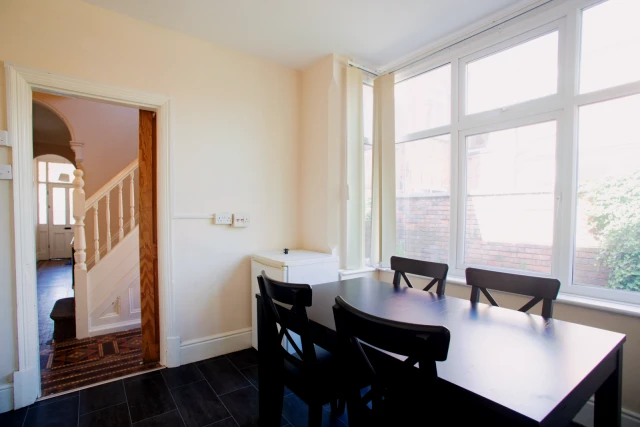 Radmoor Road, LE11 3BS 2