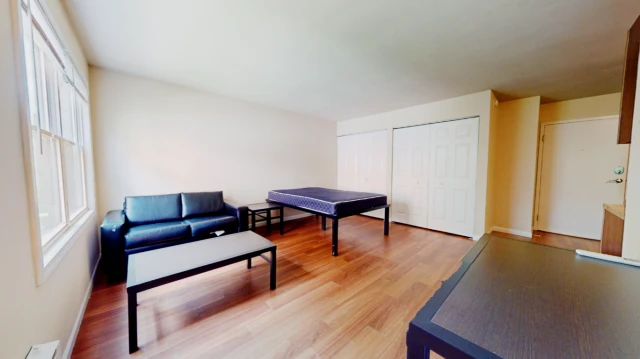 504 E. WHITE ST 4