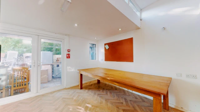 Park Lane, Bath, BA1 2XG 4