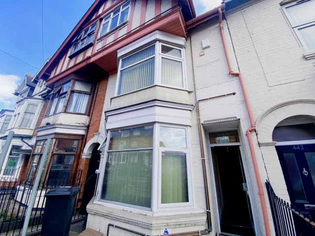 Flat 2, East Park Road, LE5 5HH 1
