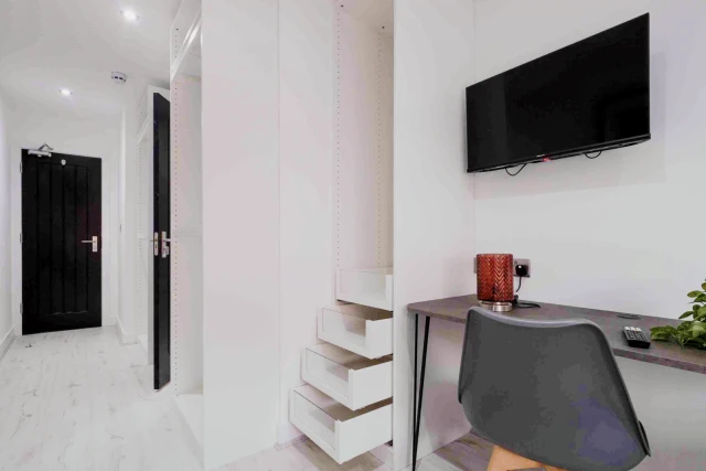 45 Newland Street West 3
