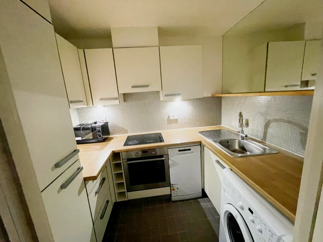 23 Plumbers Row, London , E1 1EQ, UK, Flat 212 3