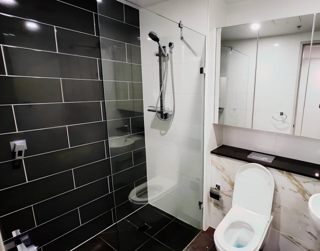 887 South Dowling Street 4