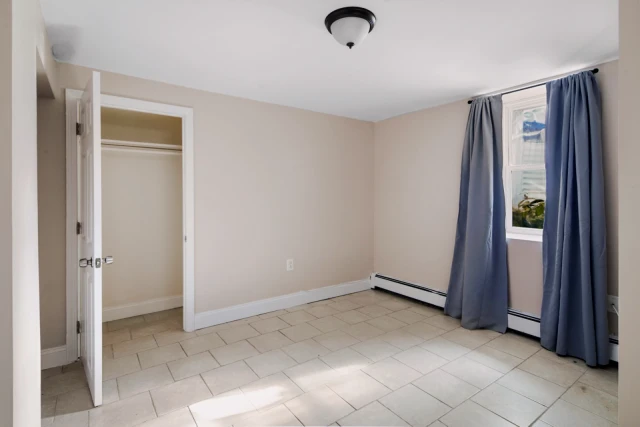 Hyde Square - Boston student accommodation - 4 bed 2 bath Queen Bedroom C