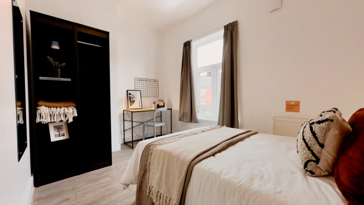 25 , Romeny Street, M6 6DG 0