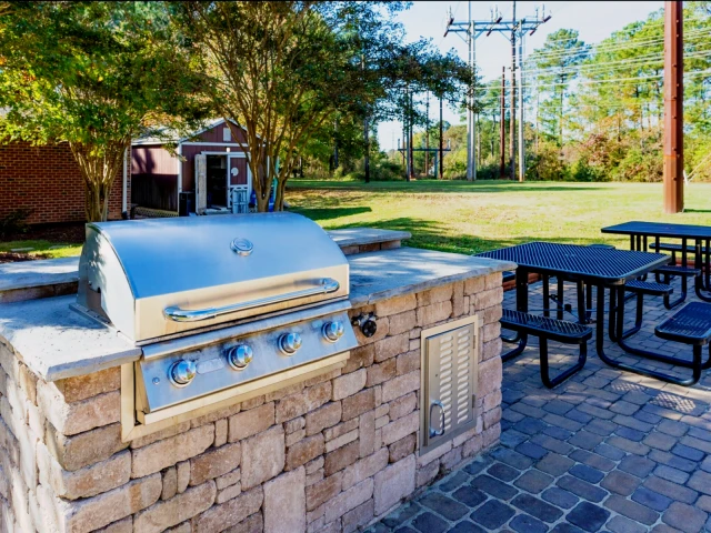 Centennial Ridge Student Housing - Raleigh student accommodation - Outdoor Grilling Area