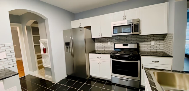 2413 E Genesee St 4