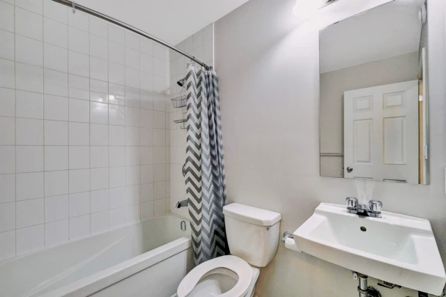 84 Russell Avenue 3
