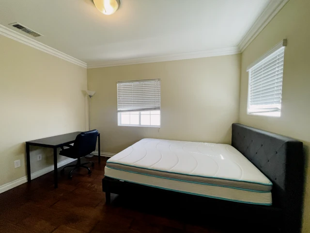 3437 S Catalina St 3