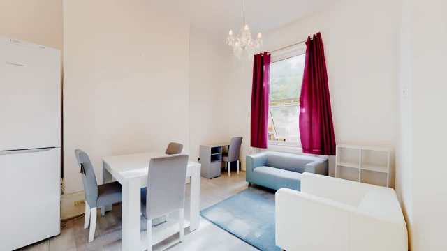 Warwick Road 23411# 2