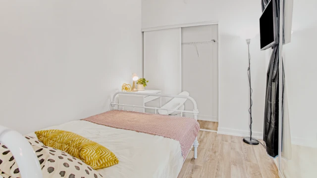 Liwinco - Yonge Dundas Street (20 Edward St) 4