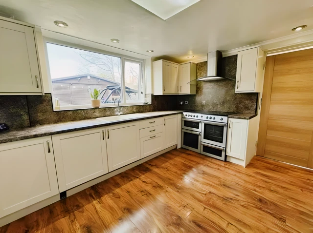 St James Approach 24558# 2