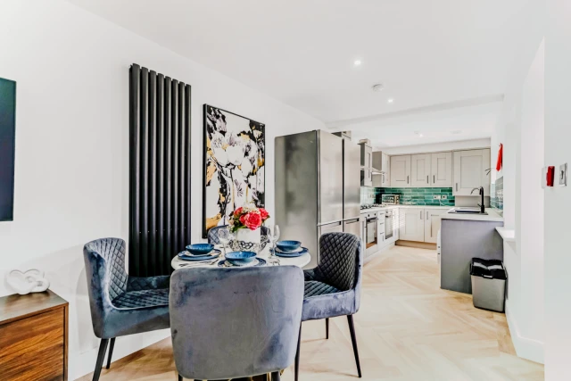 17 Albert Edward, L7 4