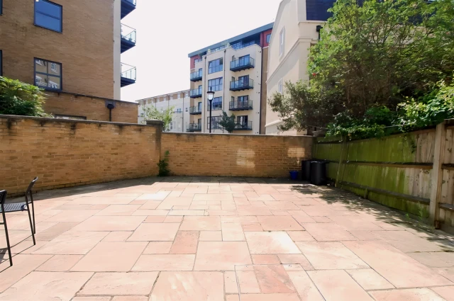 Busby Place 25370# 4