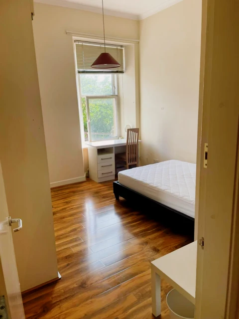 Glasgow rental 2B1B (separate bathroom) near Glasgow University 3