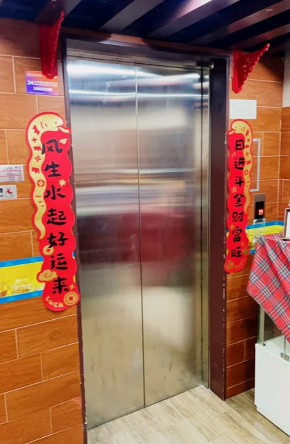 HereIN這里學(xué)生公寓·紅酒店 3