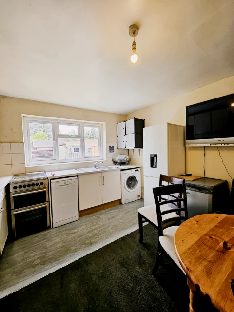 250 Abingdon Rd, Oxford, OX1 4SP 4