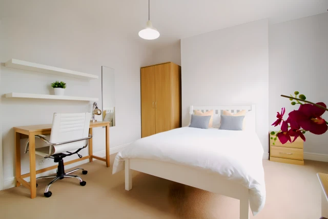 Room 3, Nottingham, NG7 1HE 4