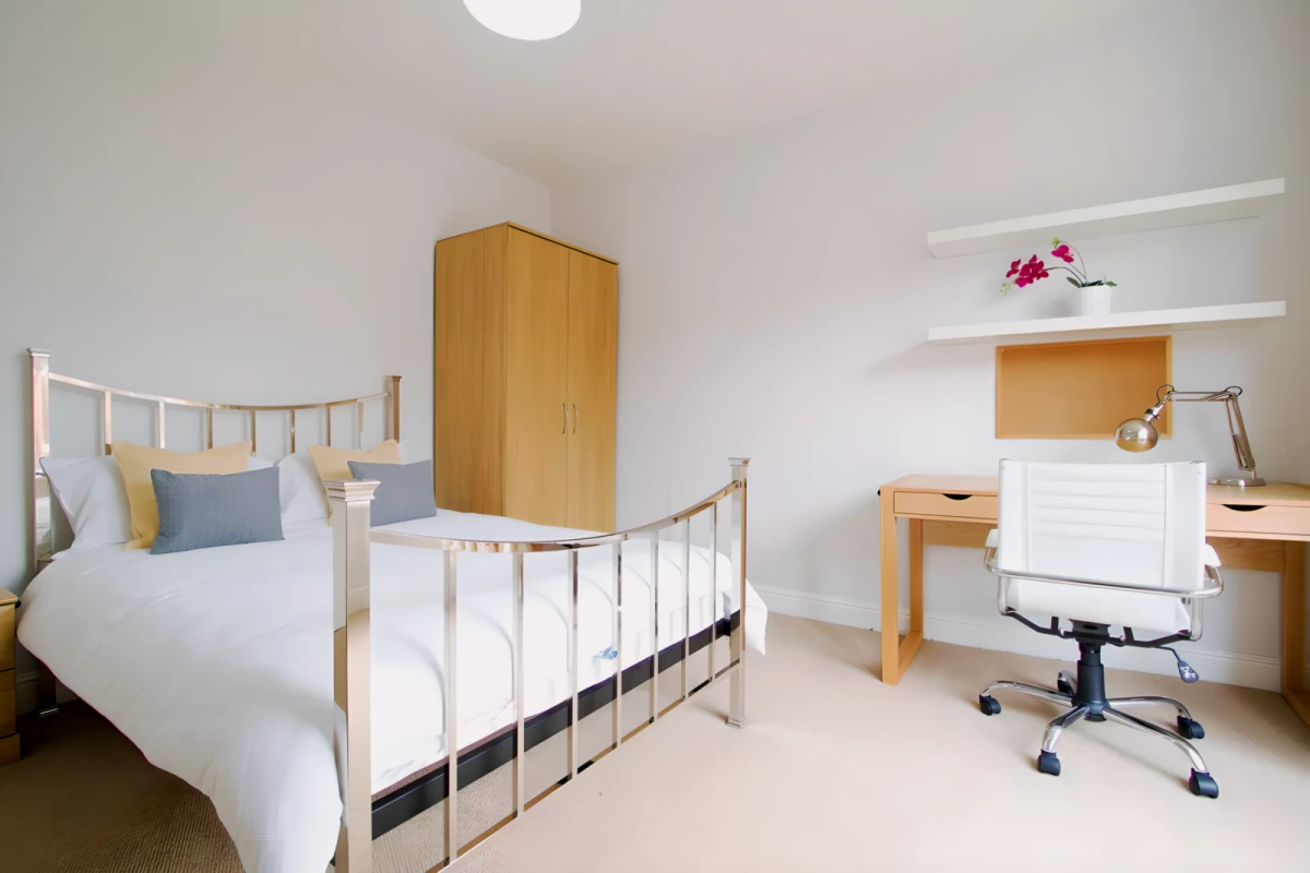 Room 4, Nottingham, NG7 1HE 0
