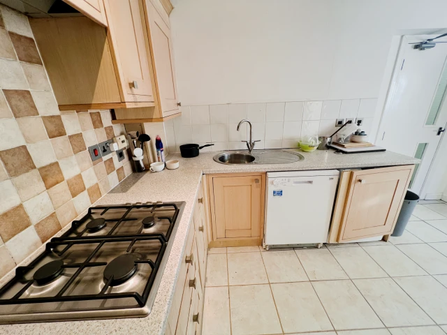 183 Charter Avenue 3