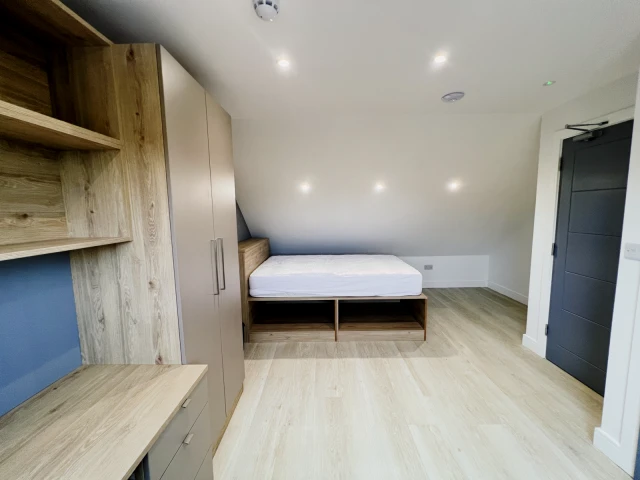 180 Charter Avenue 3