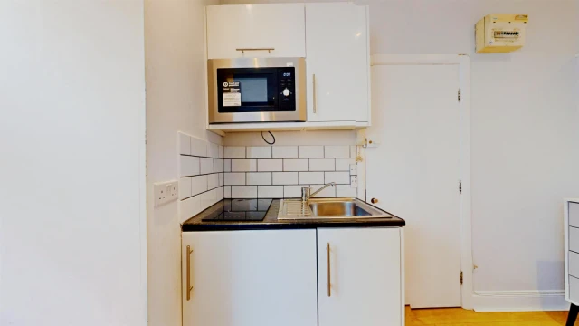 Stanwick Road, West Kensington 4