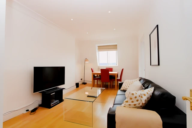 Gloucester Road, South Kensington 1