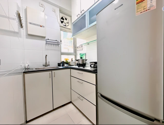 (HKUSG) Serviced apartment in Hiu Fai Building, University of Hong Kong (entire apartment for rent, 3 bedrooms, 1 bathroom, 3 people) 2